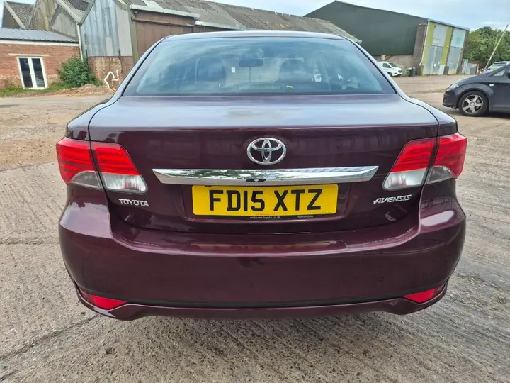 Toyota Avensis 2015 photo 5
