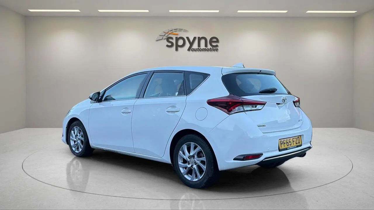 Toyota Auris 2015 photo 4