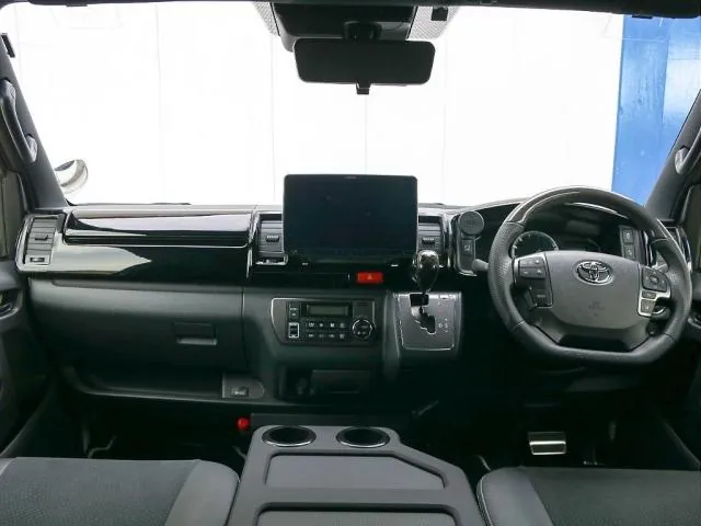 Toyota Hiace 2023 photo 2
