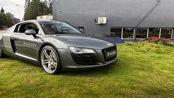 Audi R8 2009 photo 2