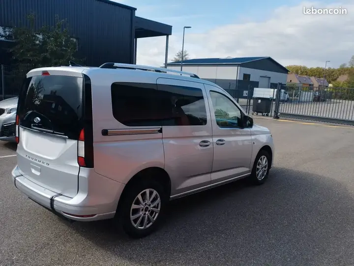 Ford Tourneo Connect 2023 photo 3