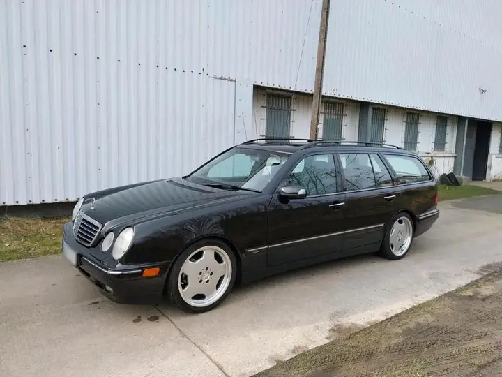 Mercedes-Benz W210
