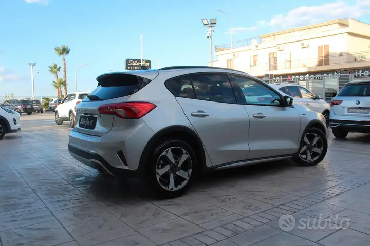 Ford Focus 2021 photo 2