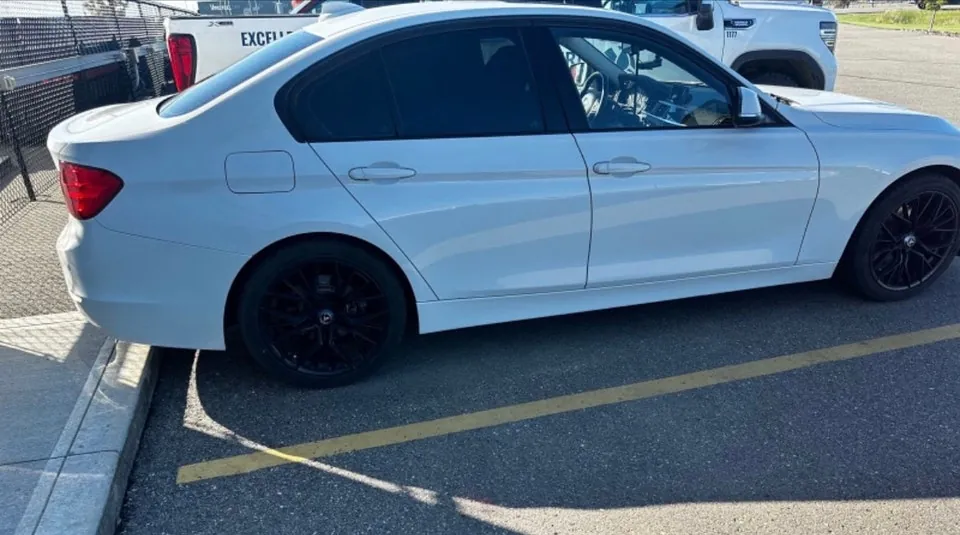 BMW 320I 2013 photo 2