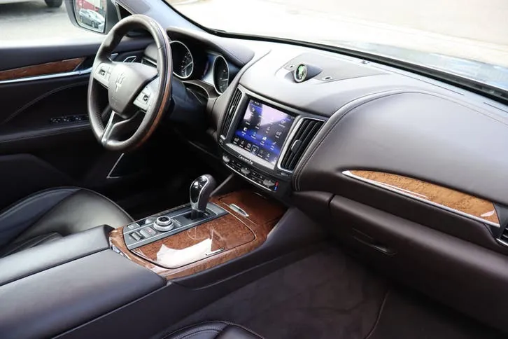 Maserati Levante 2017 photo 2