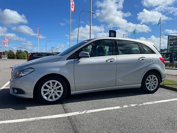 Mercedes-Benz B180