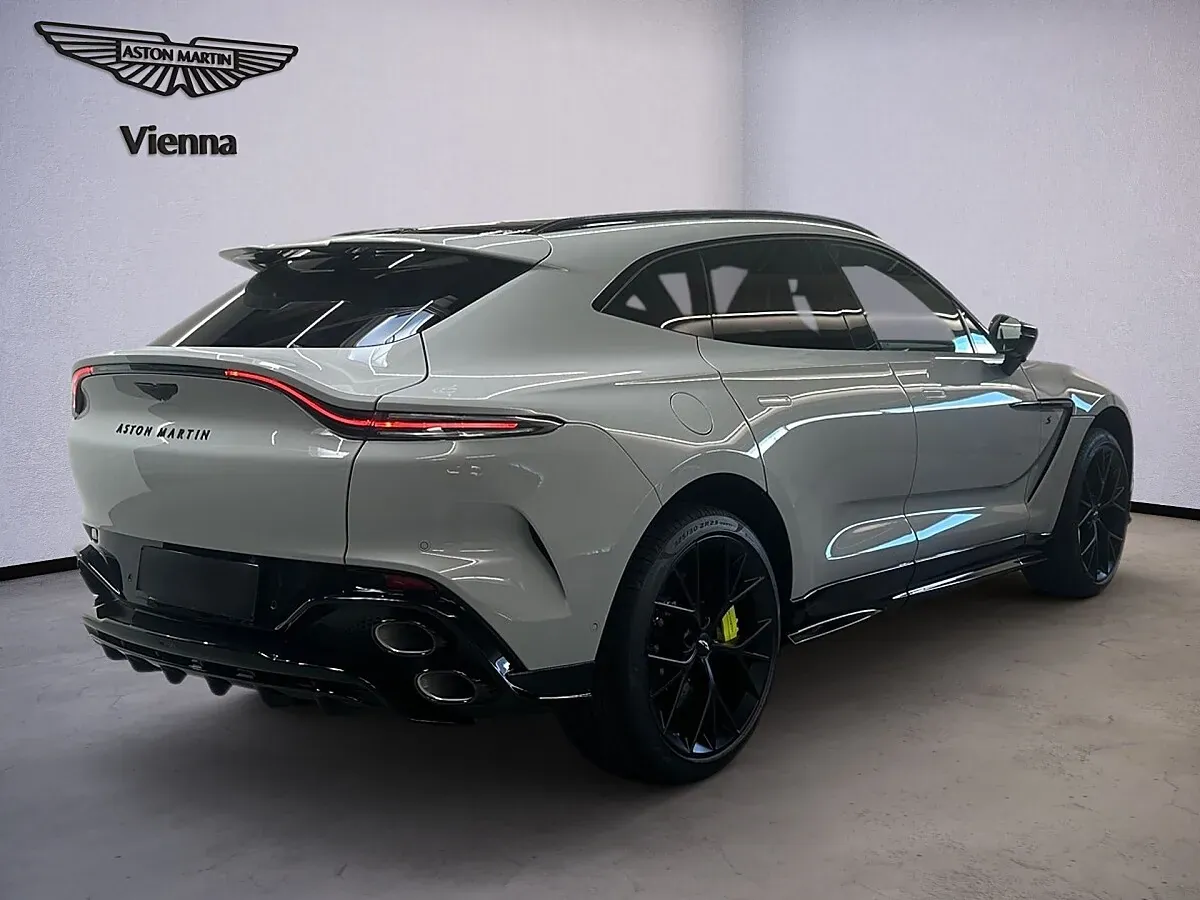 Aston Martin Dbx photo 3