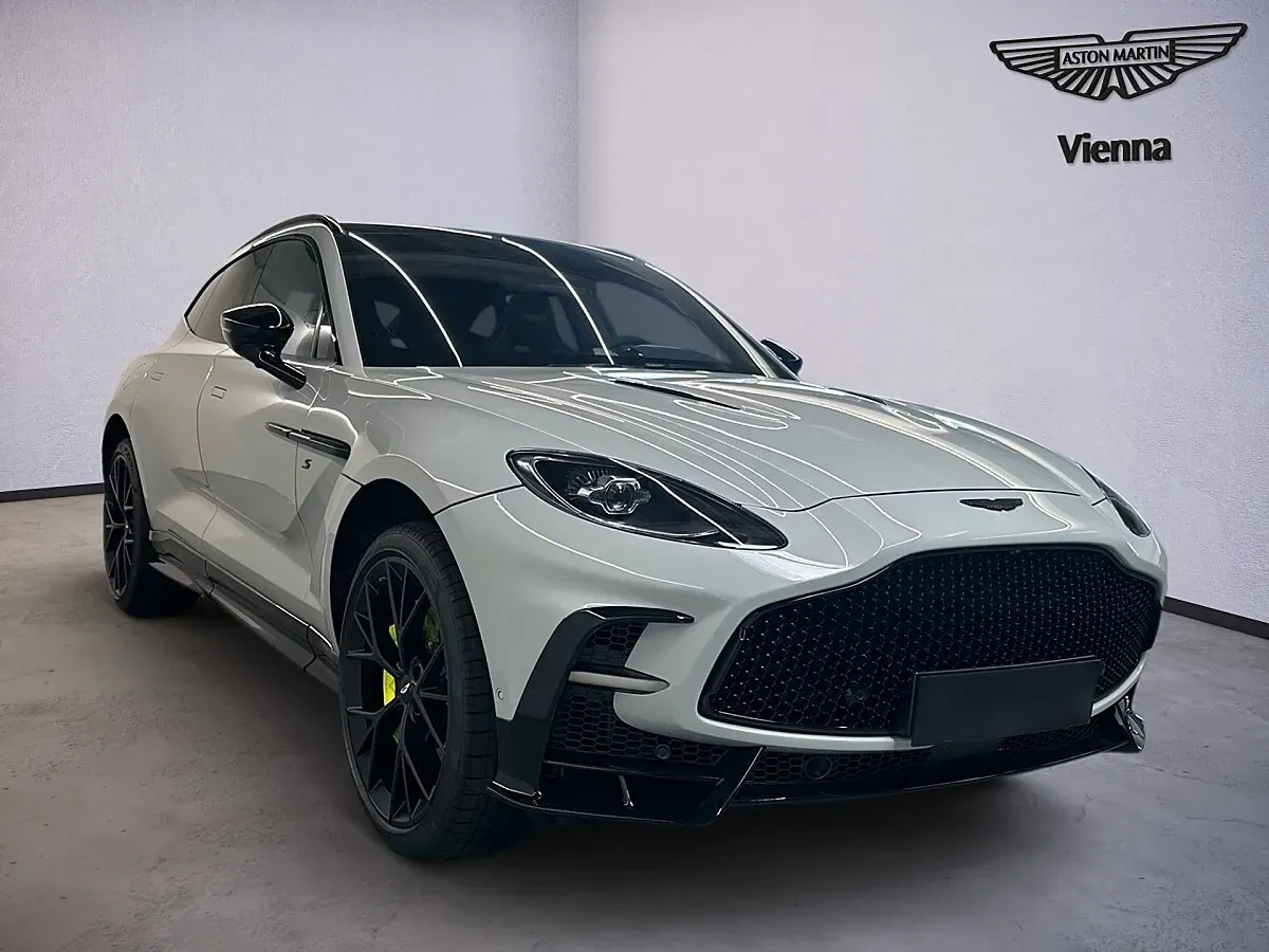 Aston Martin Dbx photo 2