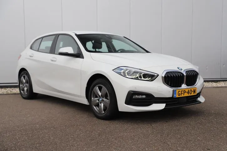 BMW 1 Series 2024 photo 3