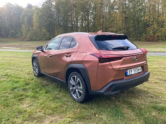 Lexus Ux300E 2025 photo 3