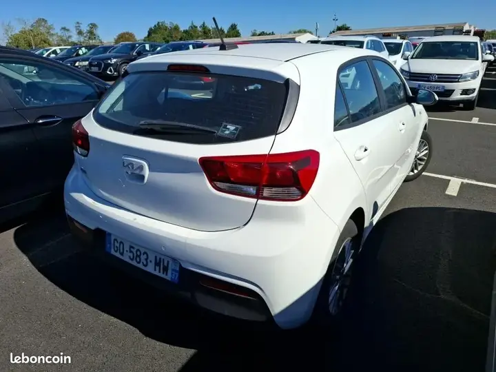 Kia Rio 2023 photo 3