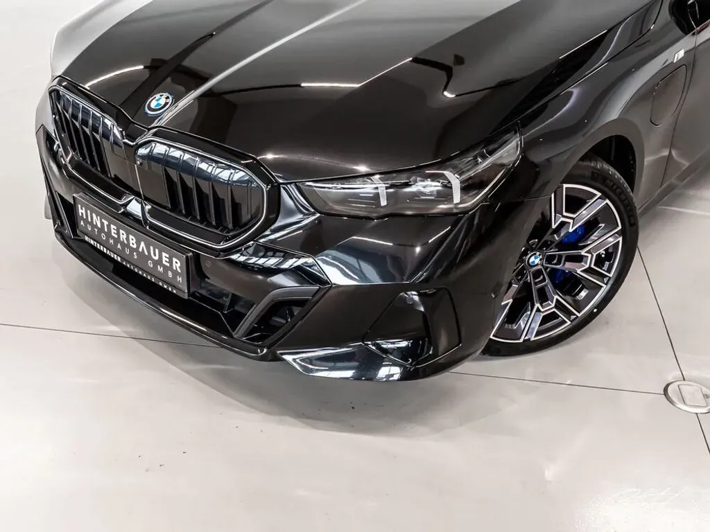 BMW 5 Series 2025 photo 2