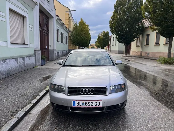 Audi A4 2002 photo 2