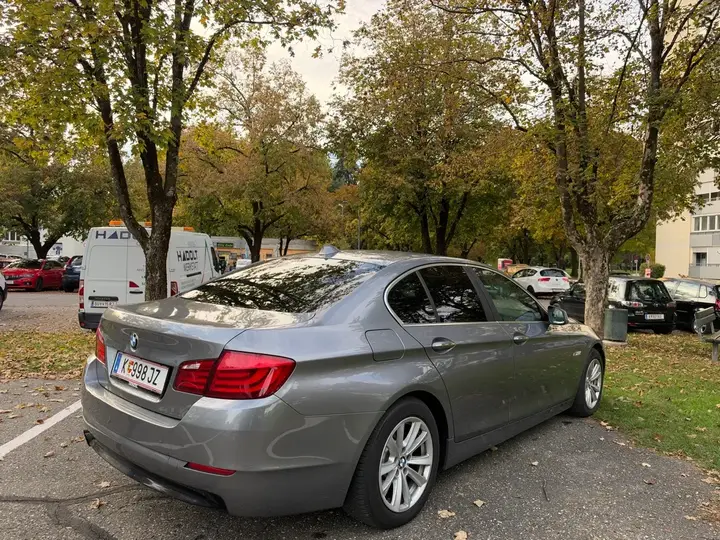BMW 5 Series 2012 photo 2