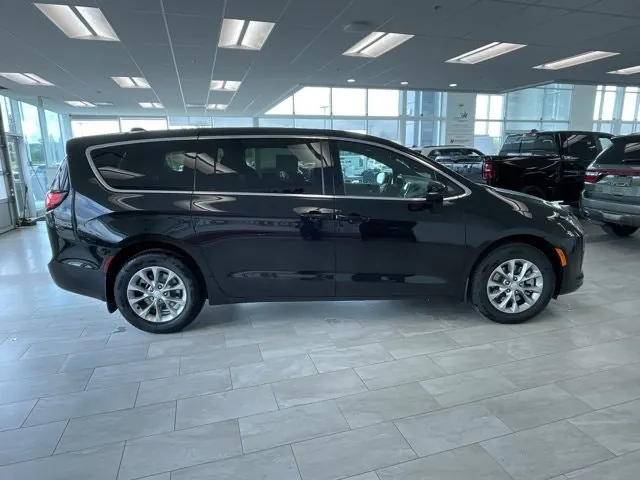 Chrysler Pacifica 2027 photo 5