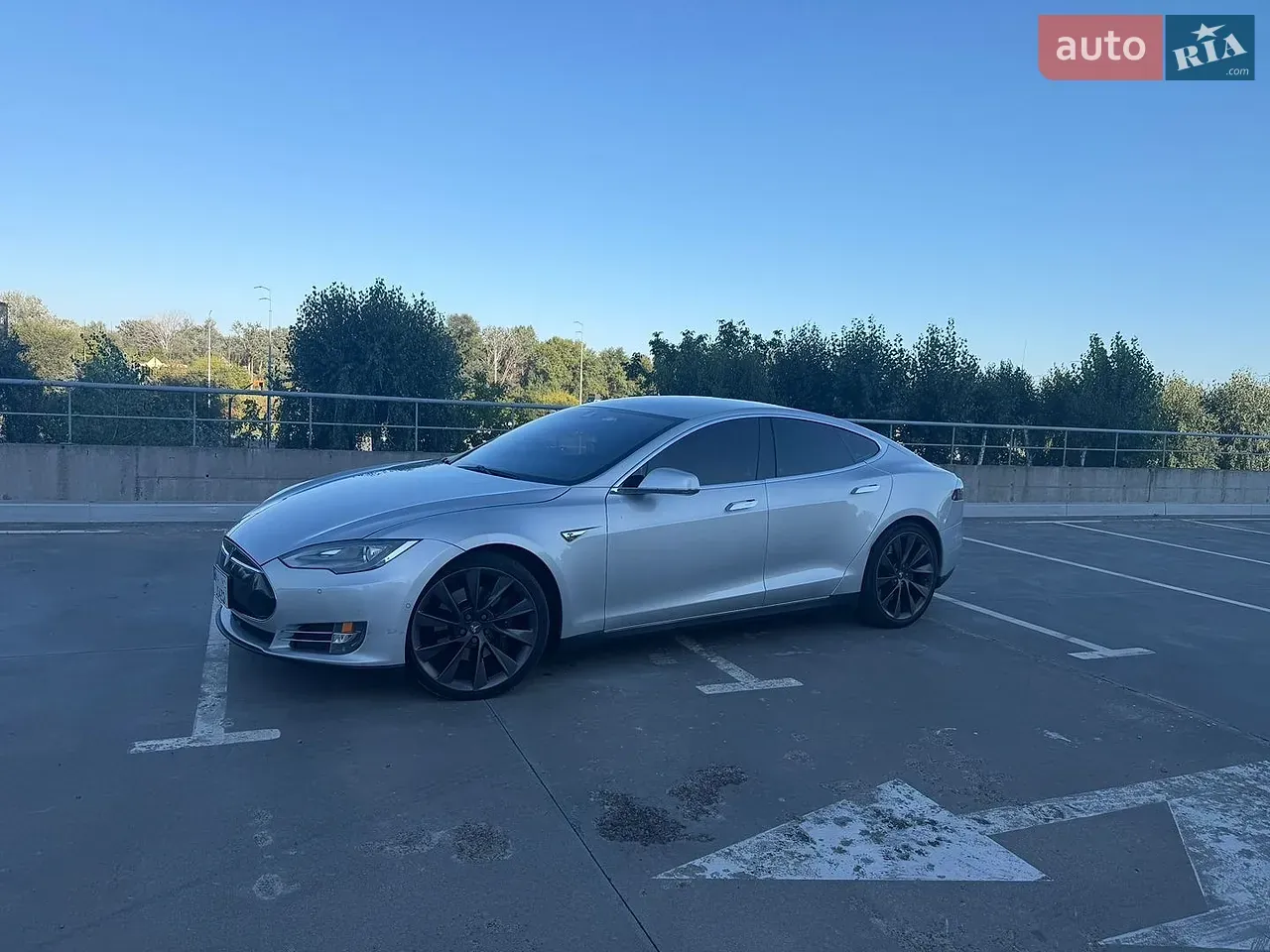 Tesla Model S 2015 photo 2