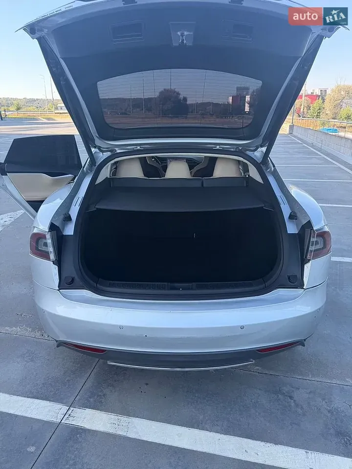 Tesla Model S 2015 photo 5