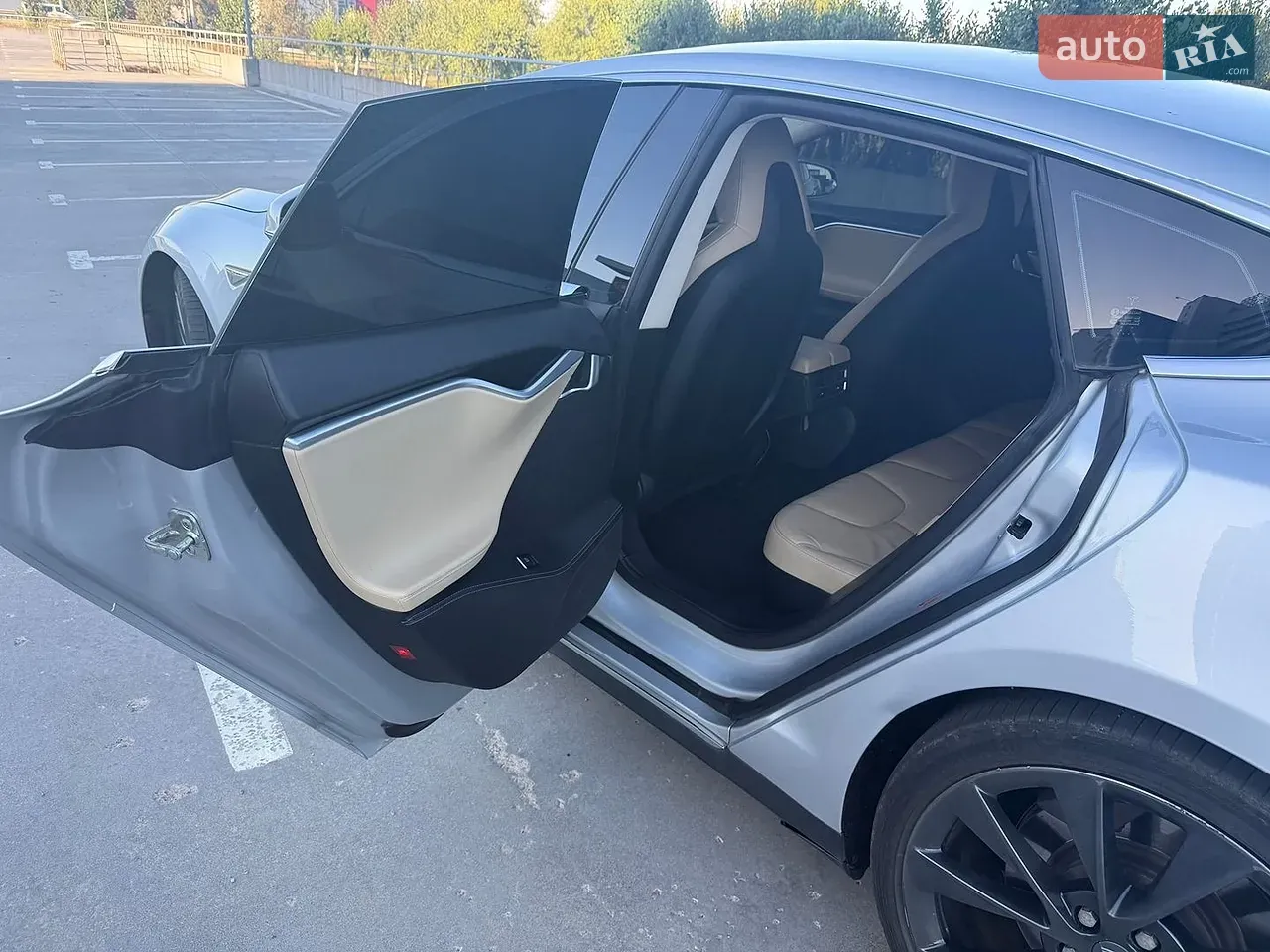 Tesla Model S 2015 photo 4