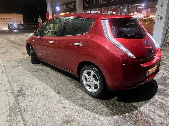 Nissan Leaf 2012 photo 2
