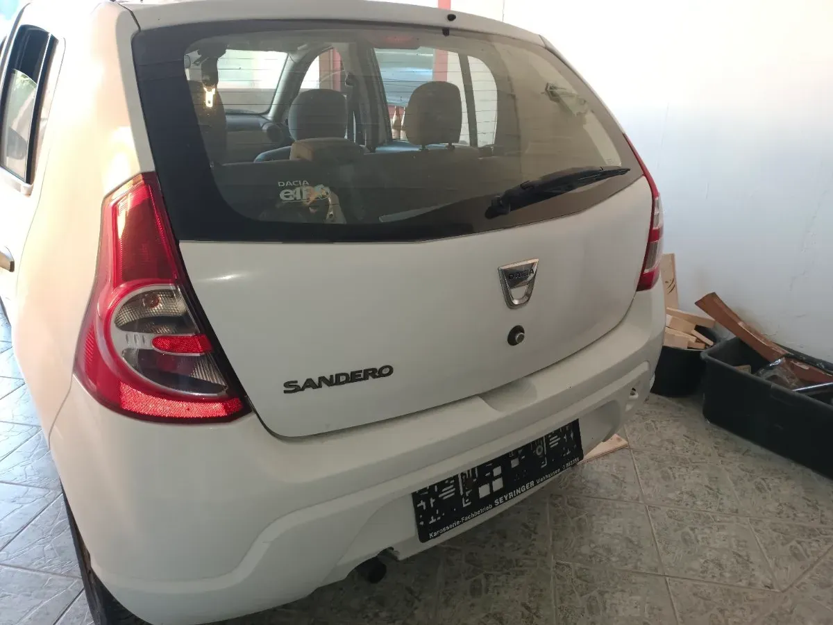 Dacia Sandero 2011 photo 3