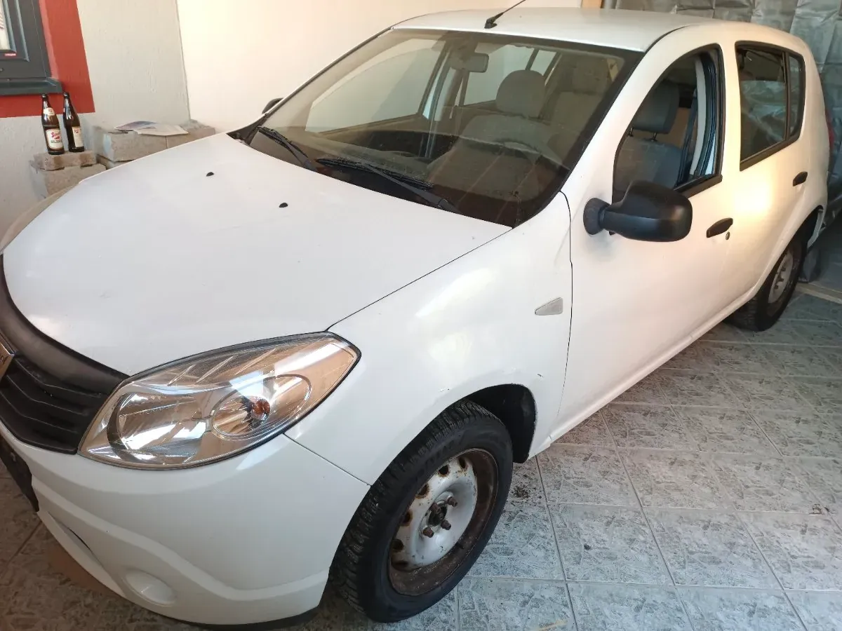 Dacia Sandero 2011 photo 2