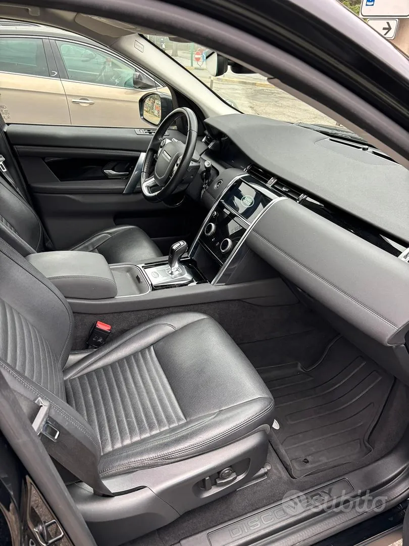 Land Rover Discovery Sport 2020 photo 2