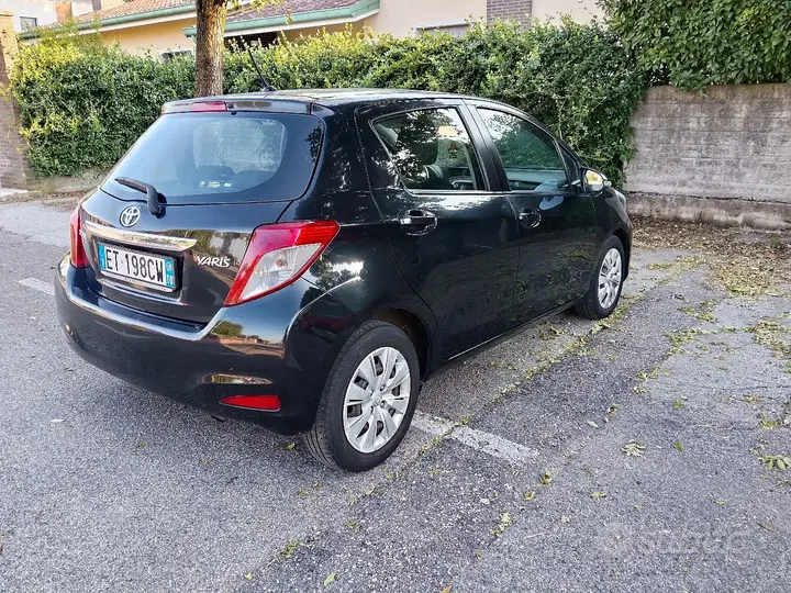 Toyota Yaris 2013 photo 3