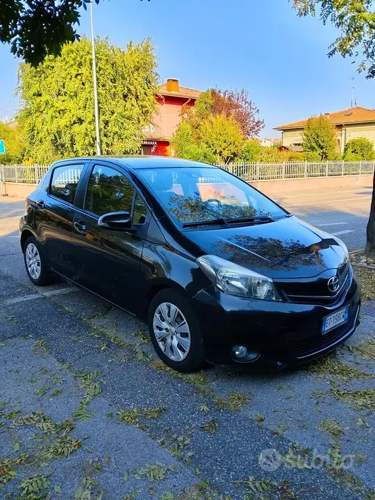Toyota Yaris 2013 photo 2