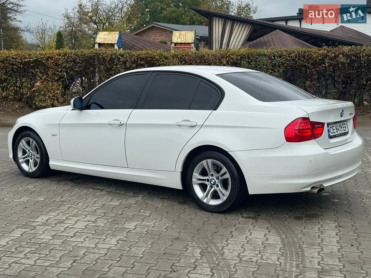 BMW 3 Series 2011 photo 3