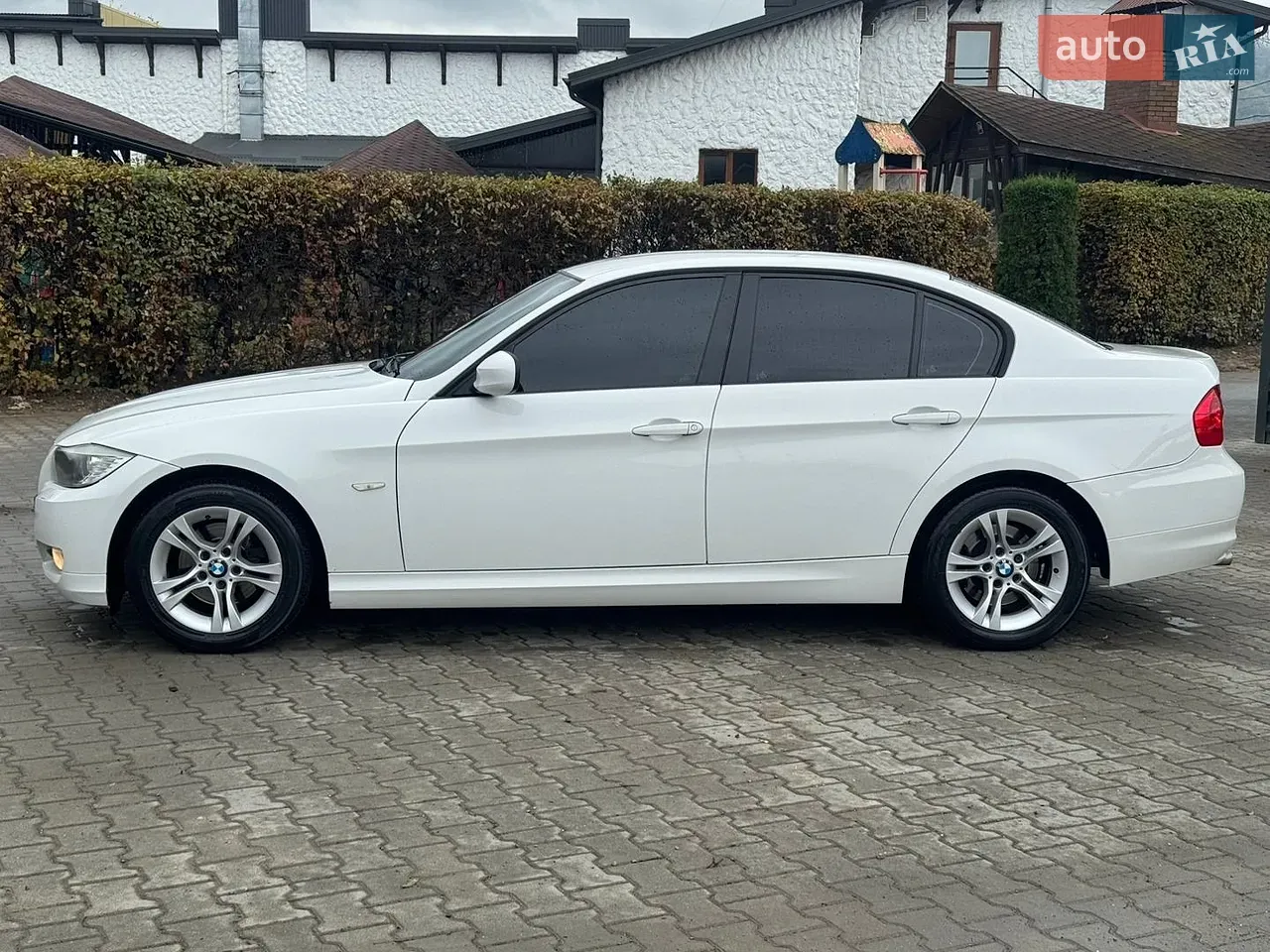 BMW 3 Series 2011 photo 4