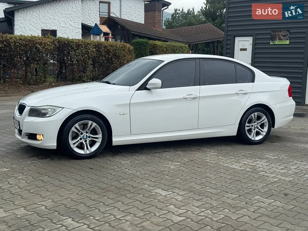 BMW 3 Series 2011 photo 5