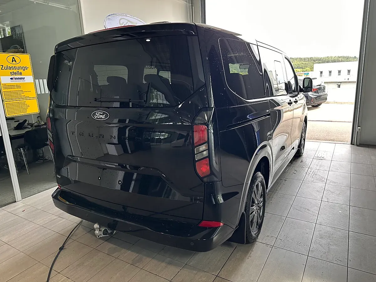 Ford Tourneo photo 2