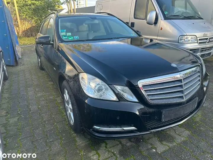 Mercedes-Benz E-Class 2012 photo 2