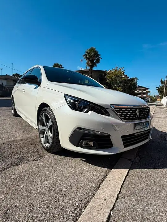 Peugeot 308 2020 photo 2