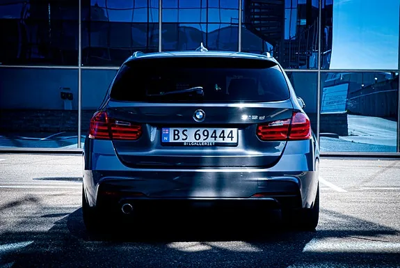 BMW 318D 2013 photo 2