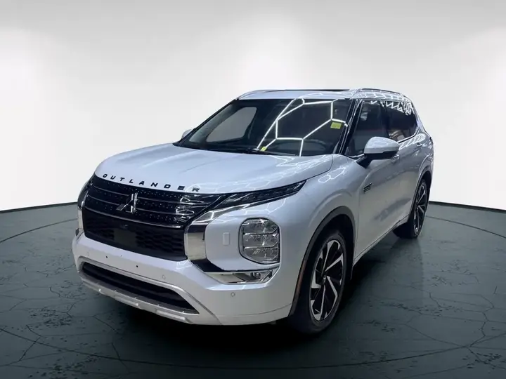 Mitsubishi Outlander 2024 photo 3