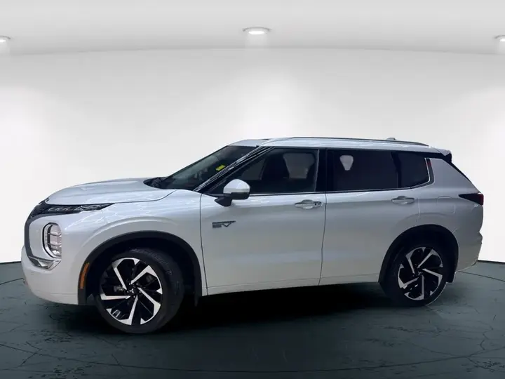 Mitsubishi Outlander 2024 photo 2