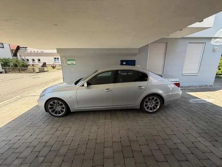 BMW 520I