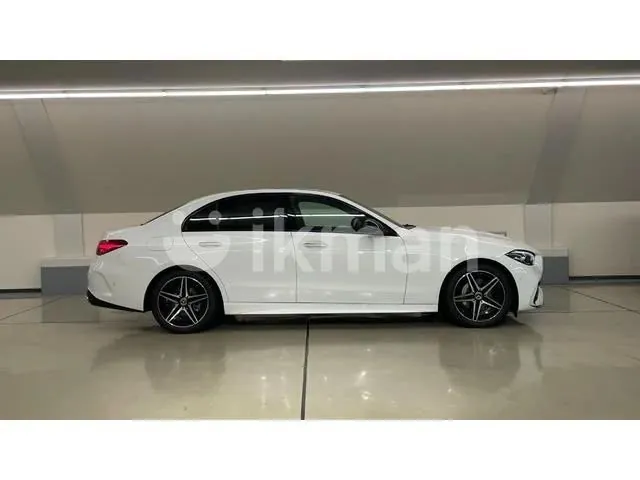 Mercedes-Benz C200 2025 photo 3