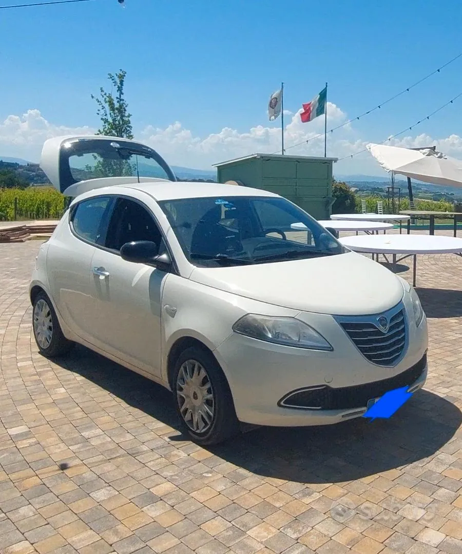 Lancia Y