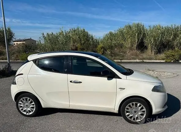 Lancia Y 2012 photo 2