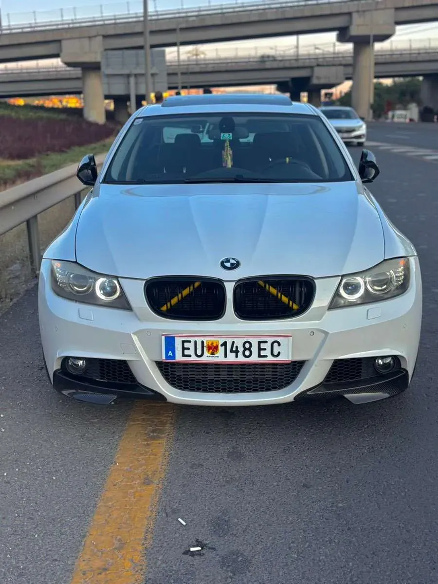 BMW 3 Series 2009 photo 3
