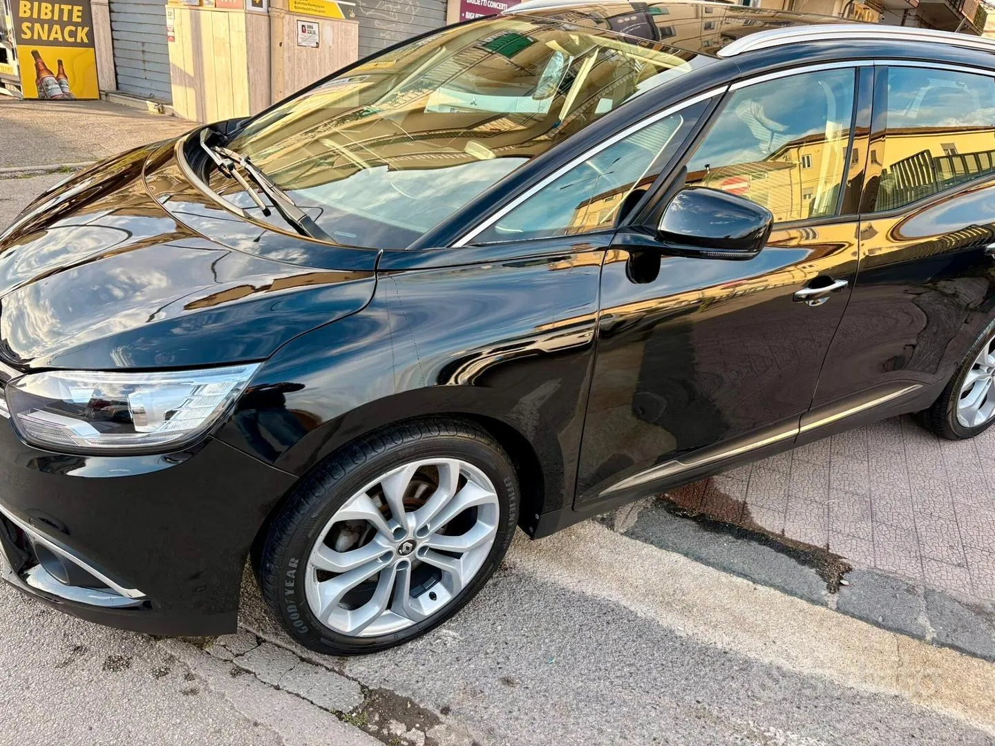 Renault Grand Scenic 2018 photo 3