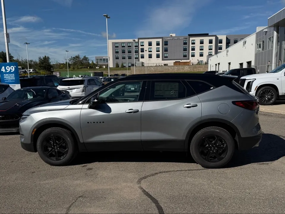 Chevrolet Blazer 2026 photo 2