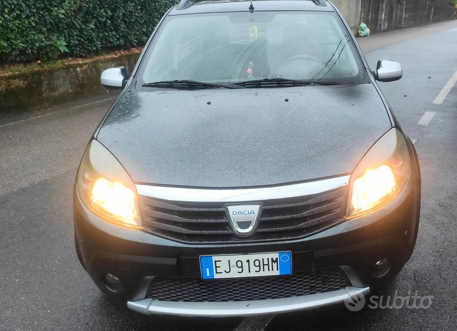 Dacia Sandero 2011 photo 2
