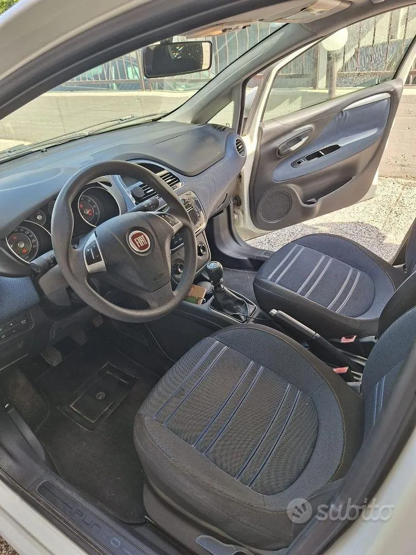 Fiat Grande Punto 2010 photo 4