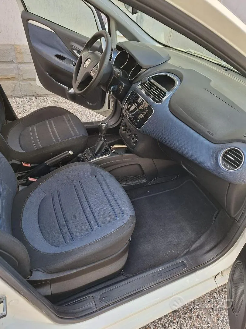 Fiat Grande Punto 2010 photo 5