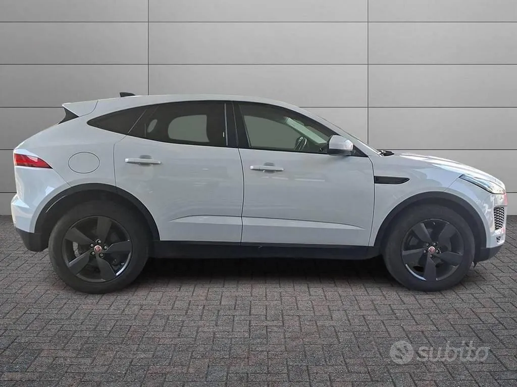 Jaguar E-Pace 2018 photo 3
