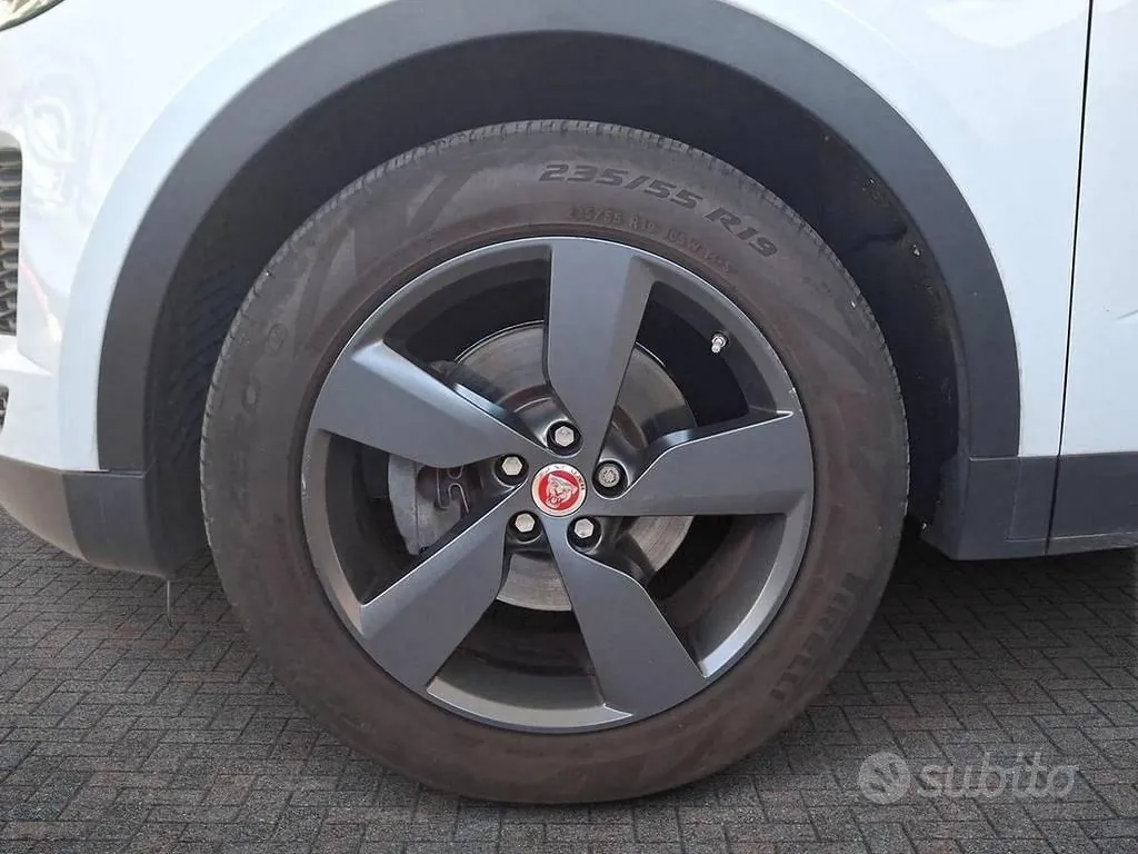 Jaguar E-Pace 2018 photo 5