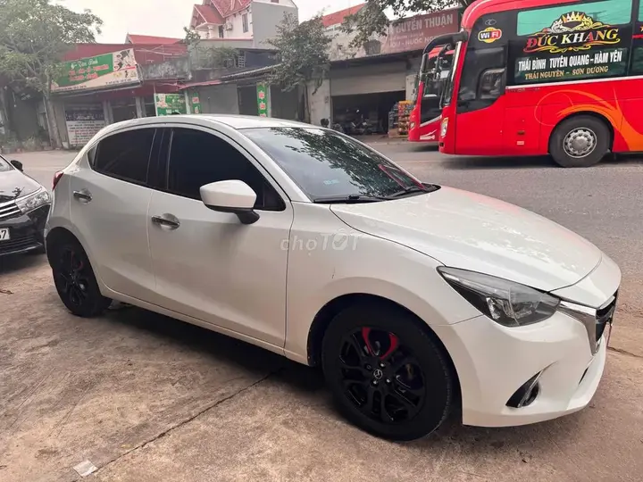 Mazda 2 2016 photo 3